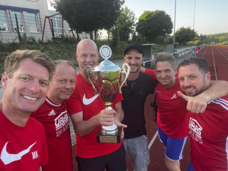 Beim 57. Hüttenbergpokal verteidigen Alte Herren den Titel